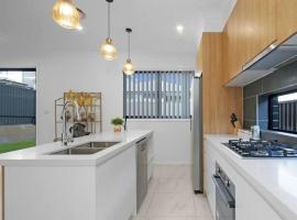 Colebee 4BR Modern House Near Business Park, casa rústica em Schofields