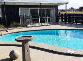 The Poolhouse, hotel with pools in Matamata
