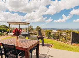 Stunning Home in Mt Mellum with Panoramic Coastal Views, hytte i Bald Knob