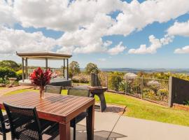 Stunning Home in Mt Mellum with Panoramic Coastal Views, cabaña o casa de campo en Bald Knob