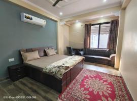 4 Bedroom Luxury Independent floor, OSHO Villa, Jaipur Airport, family hotel in Jaipur