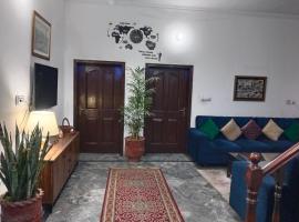 1 Kanal Entire House with 4 Bedrooms, hotel in Lahore