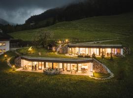 Innermoser Bauernhof - Chalets, hotel sa Mühlen in Taufers