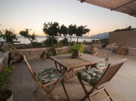 Wood&Stone Guesthouse, holiday rental in Almirón