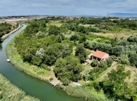 Holiday Home Borna, хотел в Нин