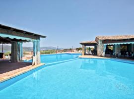 ISA-Residence with swimming-pool in Porto Rotondo at only 500 m from the beach, hotel in Porto Rotondo