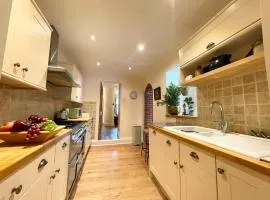 Penzance~Charming family home~3 bed ~2 bathrooms