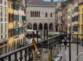 Mercatovecchio Luxury Apartments, luxury hotel in Udine