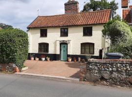 Church Cottage, hotel with parking in Halesworth