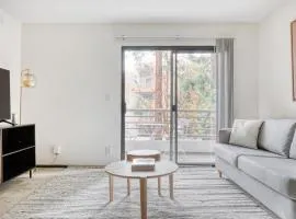 Studio City 2BR w Gym Pool WD nr TJ WF LAX-597