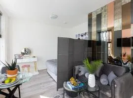 Trendy and Spacious Studio near Notting Hill 1