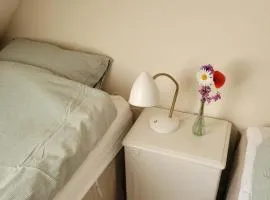 Atma Guesthouse - cozy and simple bed & breakfast in the countryside