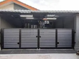 Black Homestay Teluk Kemang Port Dickson
