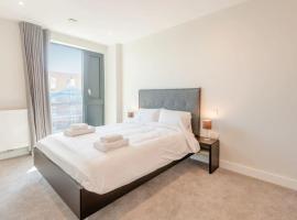 Modern Apartments in Brentford 2 minutes walk from Kew Bridge, hotel in Brentford