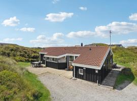 Amazing Home In Ringkbing With Sauna, Wifi And Indoor Swimming Pool, hotel en Søndervig
