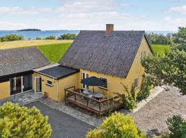 Awesome Home In Bandholm With House Sea View, hotel sa Bandholm