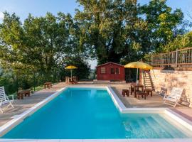 Awesome Home In Morrovalle With Wifi, Indoor Swimming Pool And 4 Bedrooms, viešbutis su vietomis automobiliams mieste Morrovalle