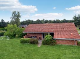 3 Bedroom Beautiful Home In Rødby，位于勒兹比的酒店