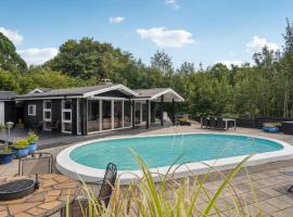 Awesome Home In Børkop With Wifi, hotel i Børkop