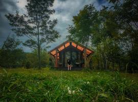 Jvarisa Glamping, luxury tent in Ambrolauri