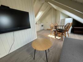 Stunning Hilltop Nest Unparalleled Views at BnB Ap 17