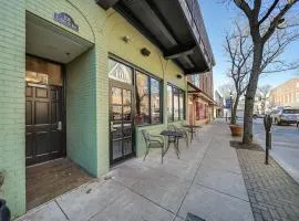 Loft Apt with Balcony in the Heart of Kennett Square