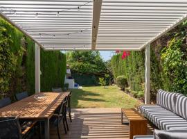 Luxury townhouse capricho golden mile, hotel en Marbella