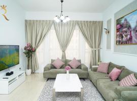 Your Serene Getaway Haven Azure Baniyas 1BR Apartment, feriebolig i Abu Dhabi