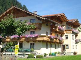 Gästehaus Schwoagerhof, farm stay in Fügen