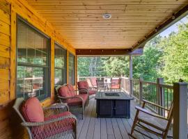 Cozy Frazee Lake Home with Hot Tub and Fire Pit!, villa in Frazee