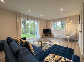 Surrey Hills Lodge, cabin in Ewhurst