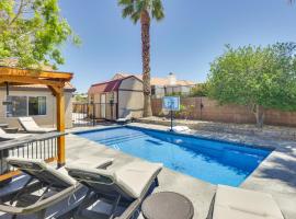 Lovely Bullhead City Retreat with Patio and Grill!, loma-asunto kohteessa Bullhead City