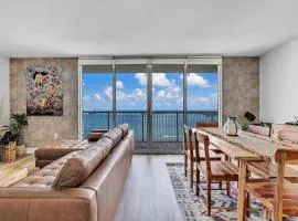 Dreamy Oceanfront Highfloor Corner Unit 2and2 plus Den
