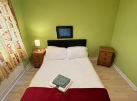 Elegant Suites in Tuam, feriehus i Tuam