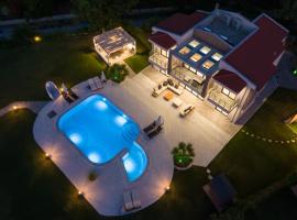 Villa Chrisa, hotel in Vourvourou