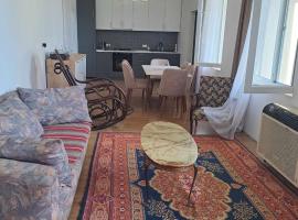 Tamara's Guest House, hotel with parking in Zemo Alvani