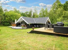 Bright Cottage with Hot Tub - By Traum Ferienwohnungen: Ebeltoft şehrinde bir otel
