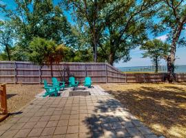 Lakeside Rahndezvous with Landyn's Lodge, hotel con parking en Kemp