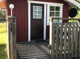 Björsjöås Vildmark - Small camping cabin close to nature, hotel que accepta animals a Olofstorp