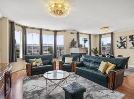 Beautiful Spacious House 2BR / 4BR in Silver Terrace, hotell i San Francisco