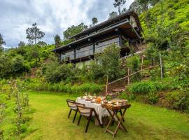 StayVista at Leopard's Creek with Pool, Ferienhaus in Solan