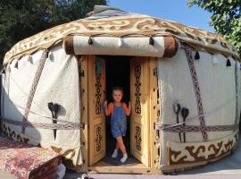 Agat Yurt Camp ที่พักให้เช่าติดทะเลในKaji-Say