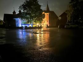 Hôtel les Berges, hotel sa parkingom u gradu Chippis