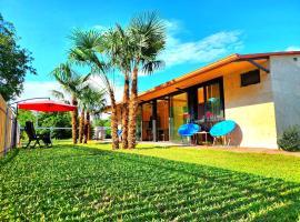 House&Yard Hellen 150m to beach, Hotel in Ureki