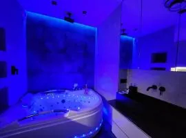 WARSZAWA CENTRAL HOUSE - Studios in Warsaw with Private Jacuzzi, full access to Sauna, Gym and Billards - Studia z prywatnym Jacuzzi oraz dostępem do sauny, siłowni i bilarda