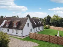 Nice Home In Fllenslev With 8 Bedrooms And Wifi