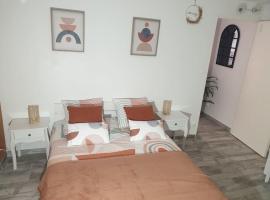 La Terracotta Rer C -N104-A6, bed & breakfast i Brétigny-sur-Orge