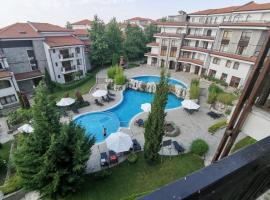 Large studio apartment , 4* spa resort, The Vineyards., hotel with parking in Aheloy
