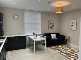 Charming 1 bed Georgian Apartment, хотел близо до ЖП гара Chester, Честър