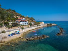 Elena's Seafront Deluxe Studios, hotel in Zakynthos